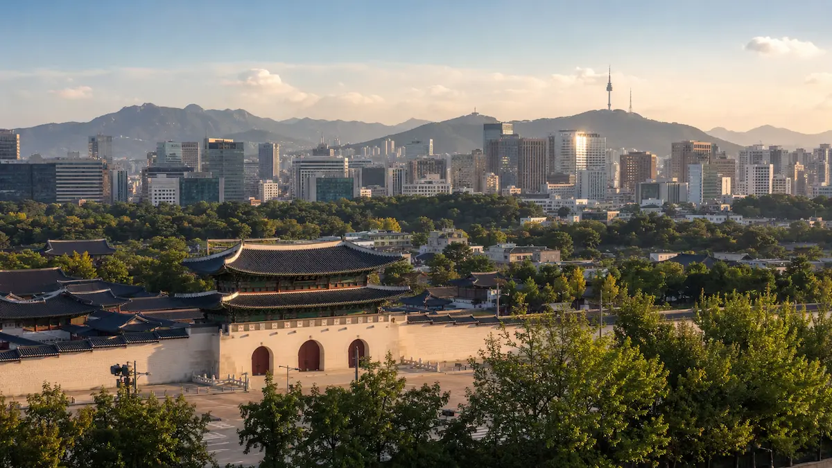3 days in Korea itinerary with Gyeongbokgung Palace and the Seoul skyline